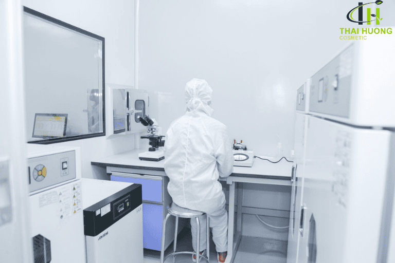 Hệ thống máy móc hiện đại, chuyên sâu tại phòng R&D