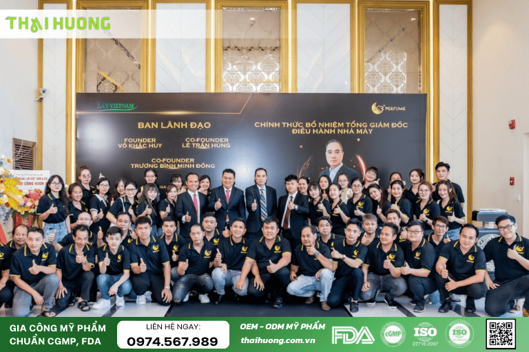 Cán bộ công nhân viên tại La'p Việt Nam