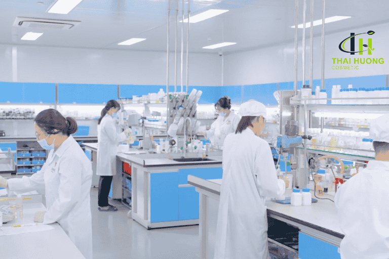 Phòng R&D với nhiệm vụ nghiên cứu và phát triển sản phẩm tại nhà máy Thái Hương