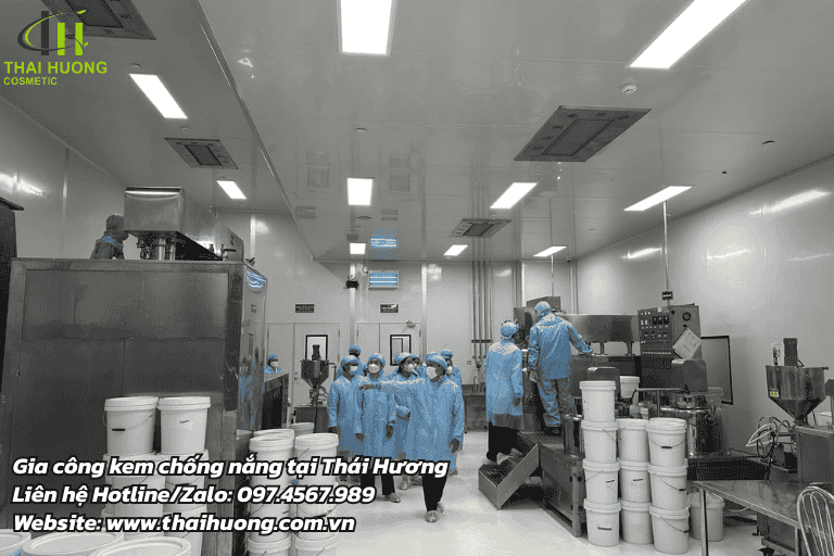 Khách hàng trực tiếp tham quan nhà máy sản xuất Thái Hương